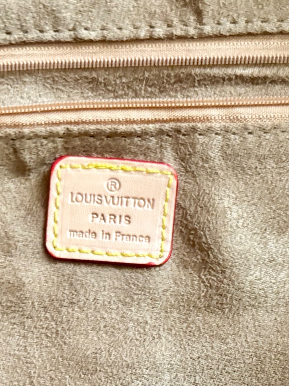 Louis Vuitton Monogram Keepall Bandoulière 55 (M41414) – Brand New, Never Used. - Picture 8 of 10